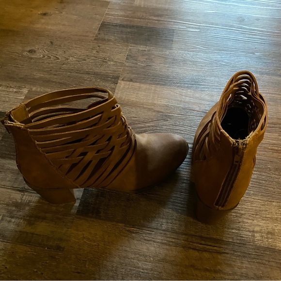Size 10 Ankle Boots. - Picture 2 of 4